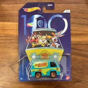 Hot Wheels Cars, Looney Tunes Mash-Up Vehicle, 1:64 Scale Die-Cast